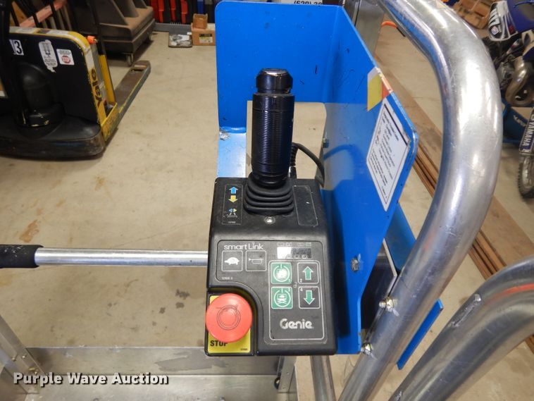 image for item GX9998 2014 Genie QS-20  vertical lift