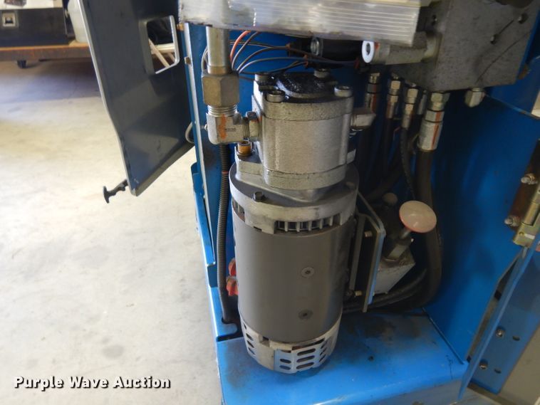 image for item GX9998 2014 Genie QS-20  vertical lift