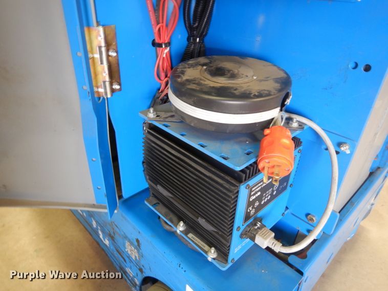 image for item GX9998 2014 Genie QS-20  vertical lift