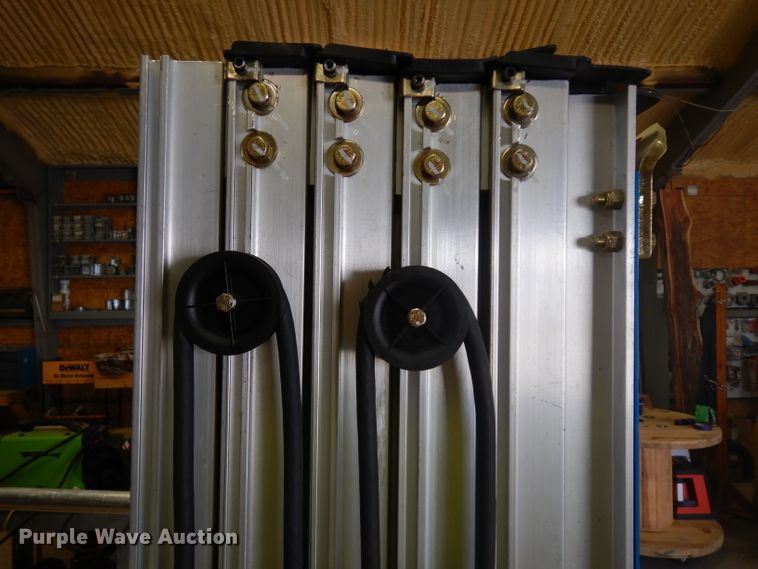 image for item GX9998 2014 Genie QS-20  vertical lift