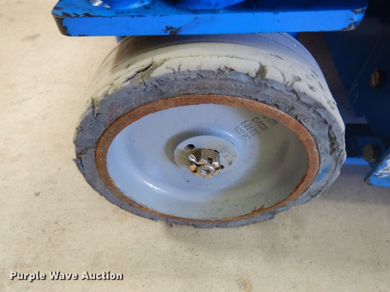 image for item GX9998 2014 Genie QS-20  vertical lift