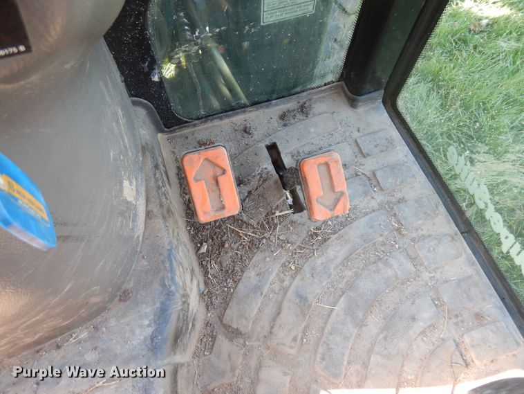 image for item GY9000 2008 New Holland T2320 MFWD tractor