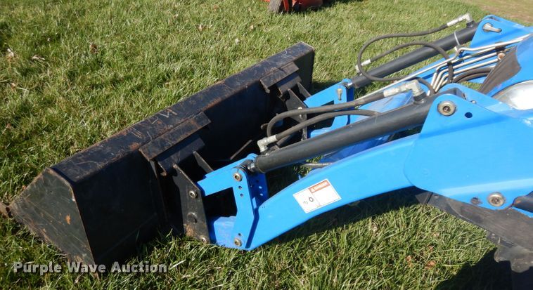 image for item GY9000 2008 New Holland T2320 MFWD tractor