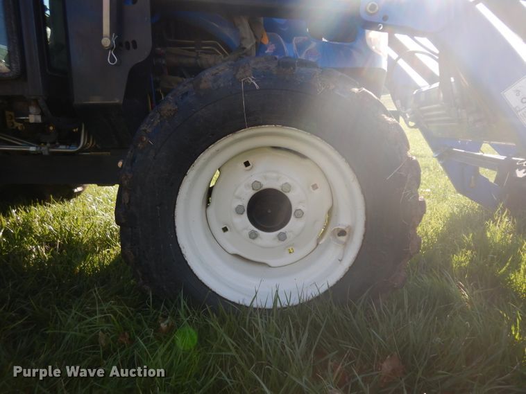 image for item GY9000 2008 New Holland T2320 MFWD tractor