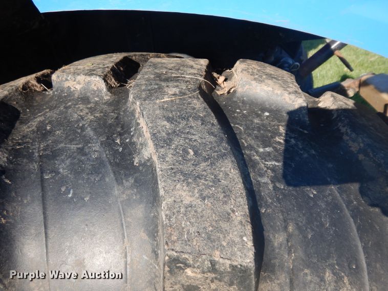 image for item GY9000 2008 New Holland T2320 MFWD tractor