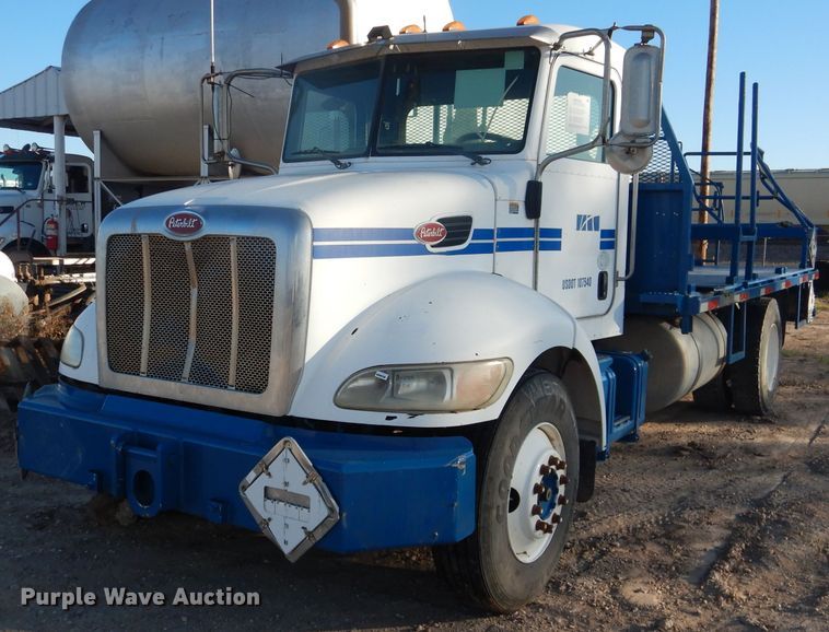 image for item HC9009 2005 Peterbilt PB335 flatbed truck