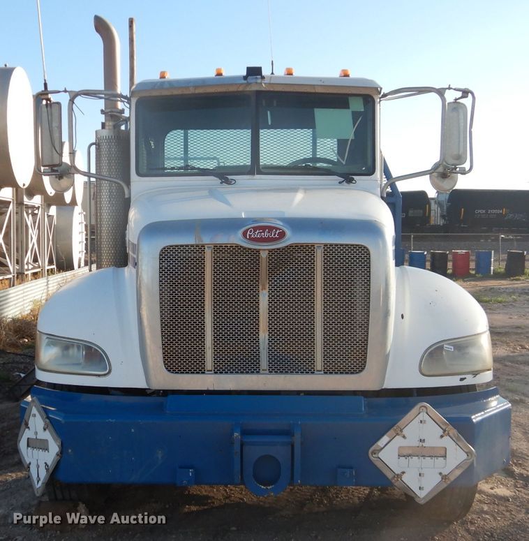 image for item HC9009 2005 Peterbilt PB335 flatbed truck