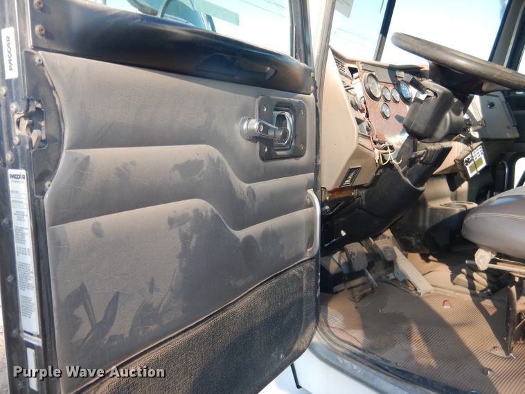 image for item HC9009 2005 Peterbilt PB335 flatbed truck