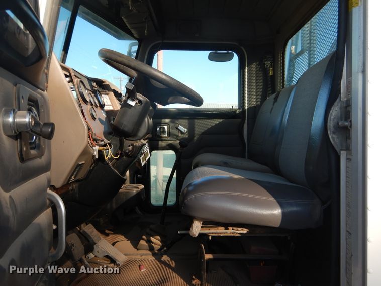 image for item HC9009 2005 Peterbilt PB335 flatbed truck