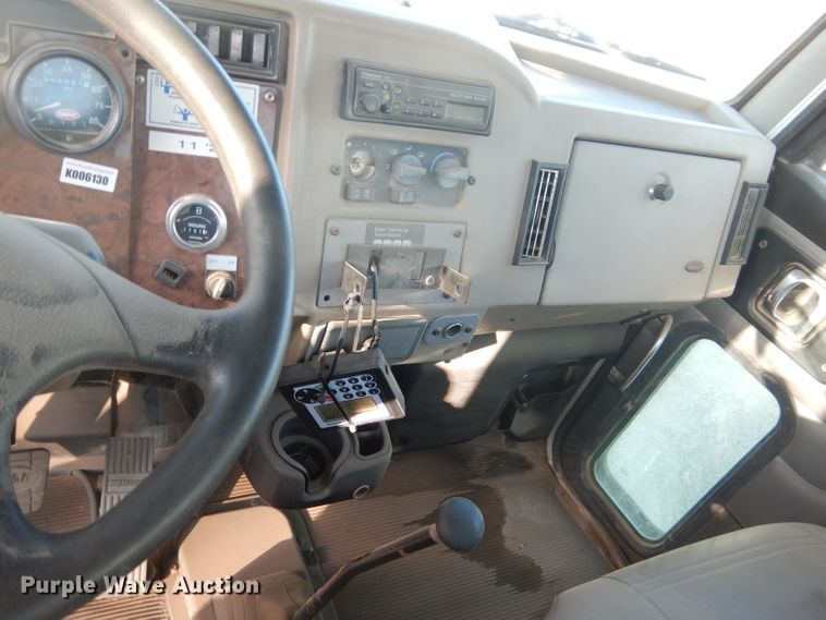 image for item HC9009 2005 Peterbilt PB335 flatbed truck