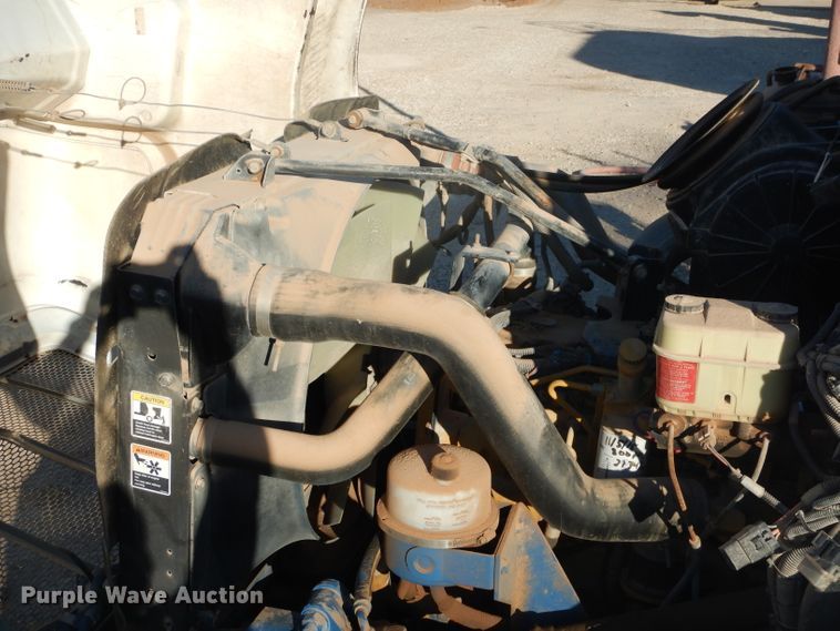 image for item HC9009 2005 Peterbilt PB335 flatbed truck