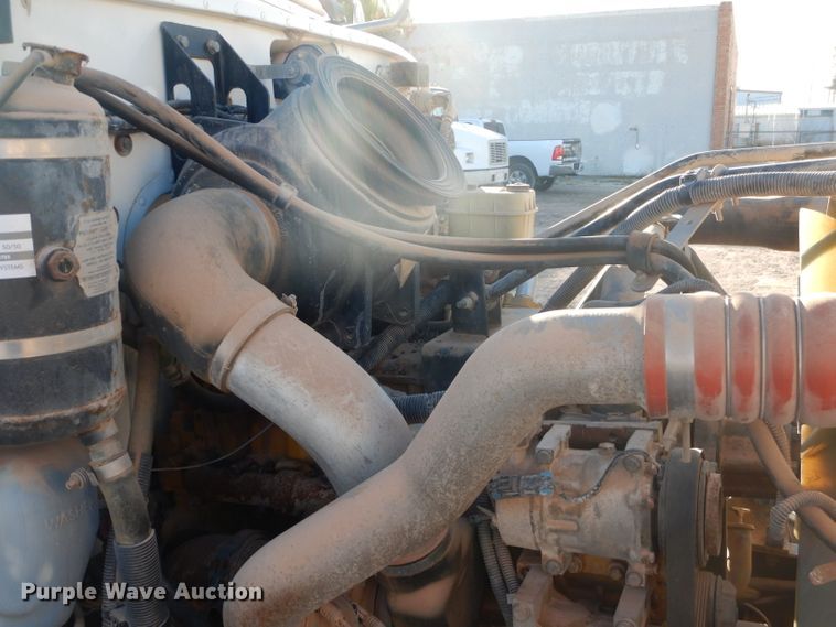 image for item HC9009 2005 Peterbilt PB335 flatbed truck