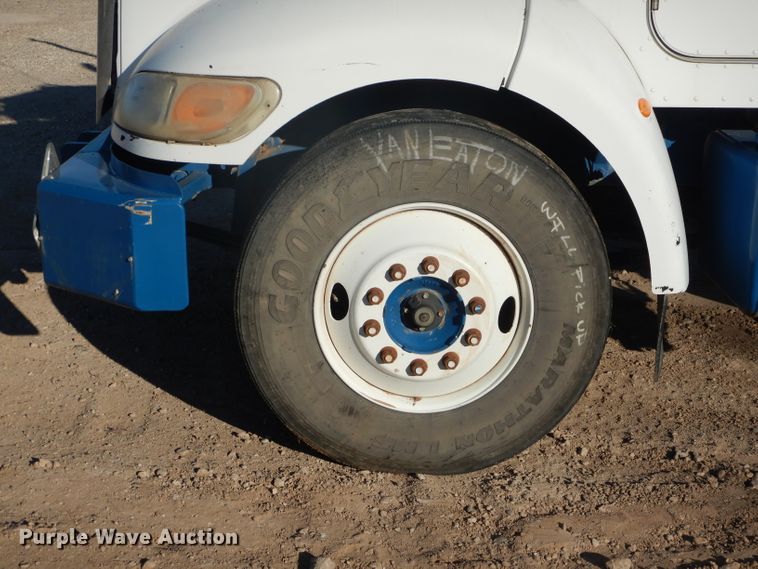 image for item HC9009 2005 Peterbilt PB335 flatbed truck