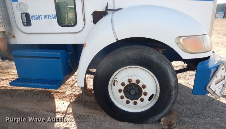 image for item HC9009 2005 Peterbilt PB335 flatbed truck