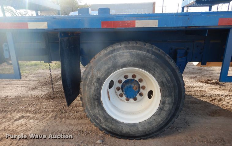 image for item HC9009 2005 Peterbilt PB335 flatbed truck