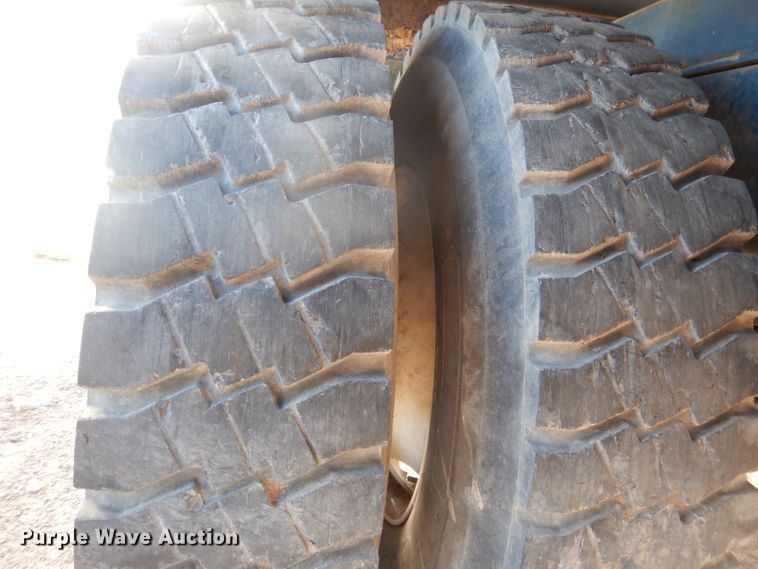 image for item HC9009 2005 Peterbilt PB335 flatbed truck