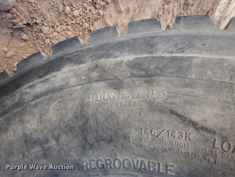 image for item HC9009 2005 Peterbilt PB335 flatbed truck