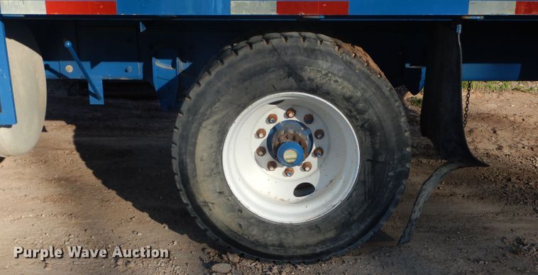 image for item HC9009 2005 Peterbilt PB335 flatbed truck