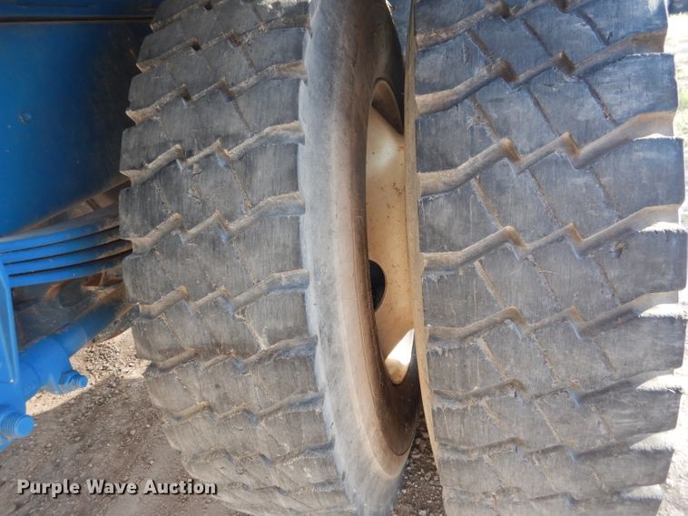 image for item HC9009 2005 Peterbilt PB335 flatbed truck