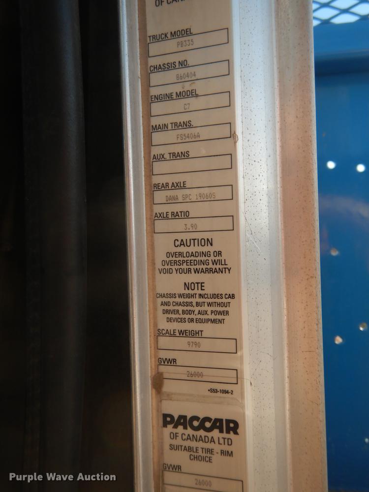 image for item HC9009 2005 Peterbilt PB335 flatbed truck