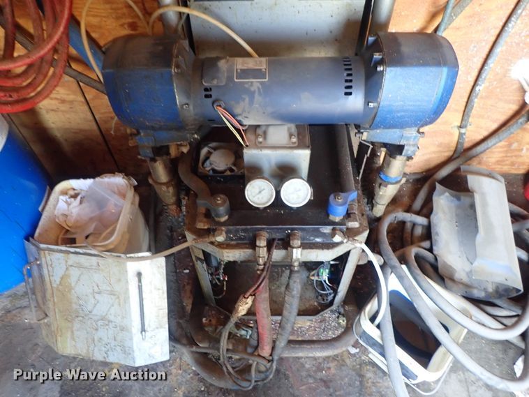 image for item DC3261 2009 Continental foam spray trailer