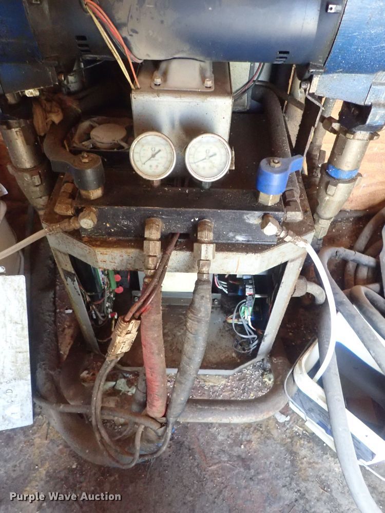 image for item DC3261 2009 Continental foam spray trailer