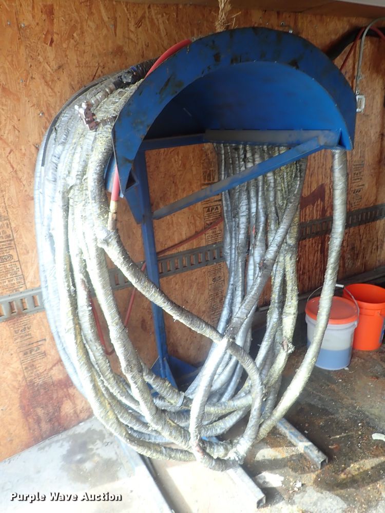 image for item DC3262 2008 Continental foam spray trailer