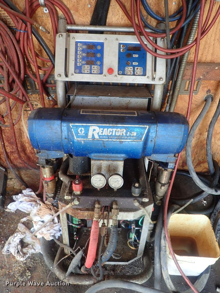 image for item DC3262 2008 Continental foam spray trailer