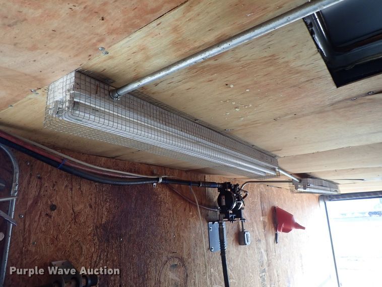 image for item DC3262 2008 Continental foam spray trailer