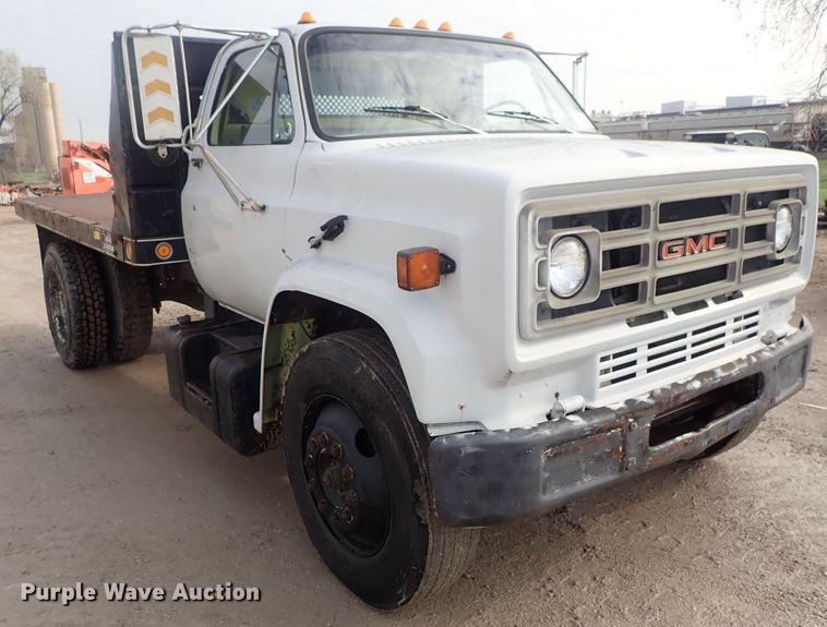 image for item DC3263 1988 GMC C6000 flatbed truck