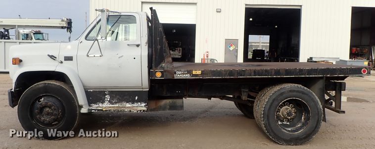 image for item DC3263 1988 GMC C6000 flatbed truck