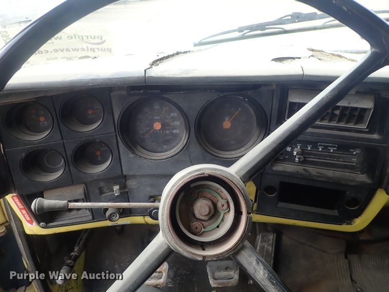 image for item DC3263 1988 GMC C6000 flatbed truck