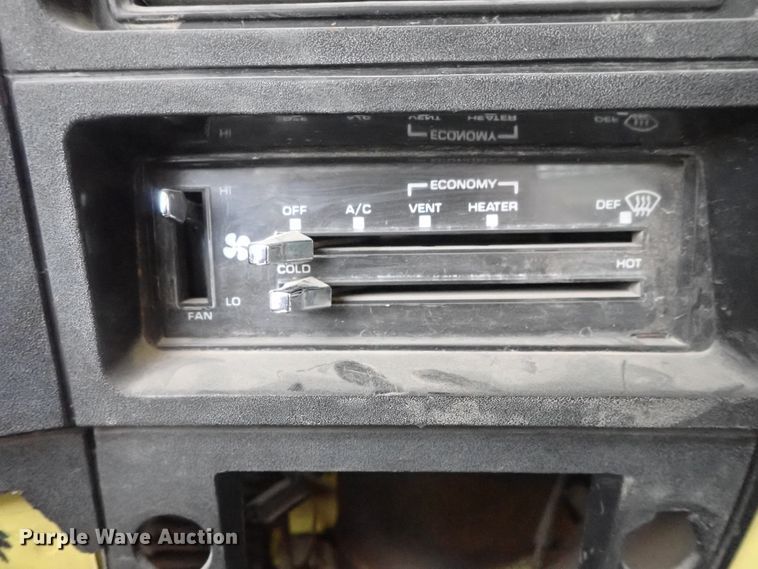 image for item DC3263 1988 GMC C6000 flatbed truck