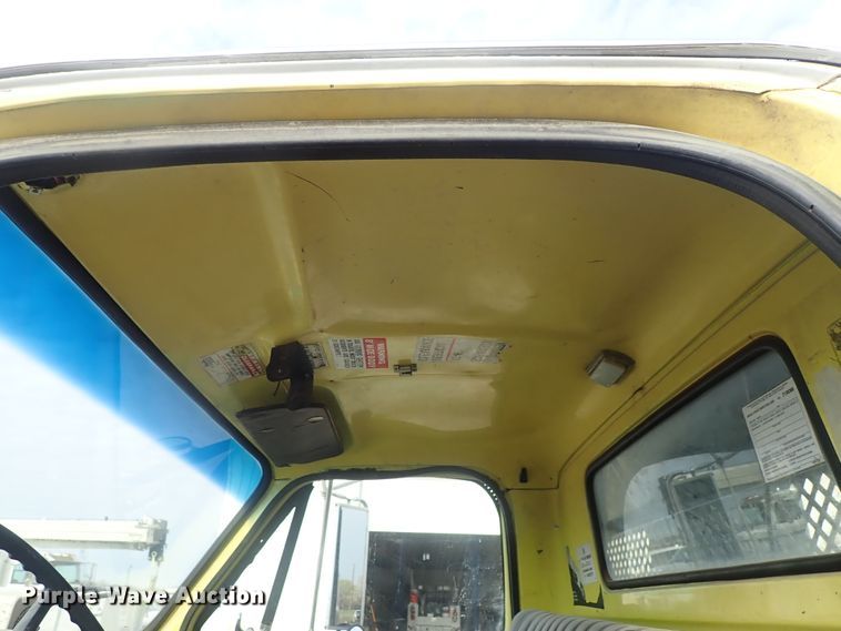 image for item DC3263 1988 GMC C6000 flatbed truck