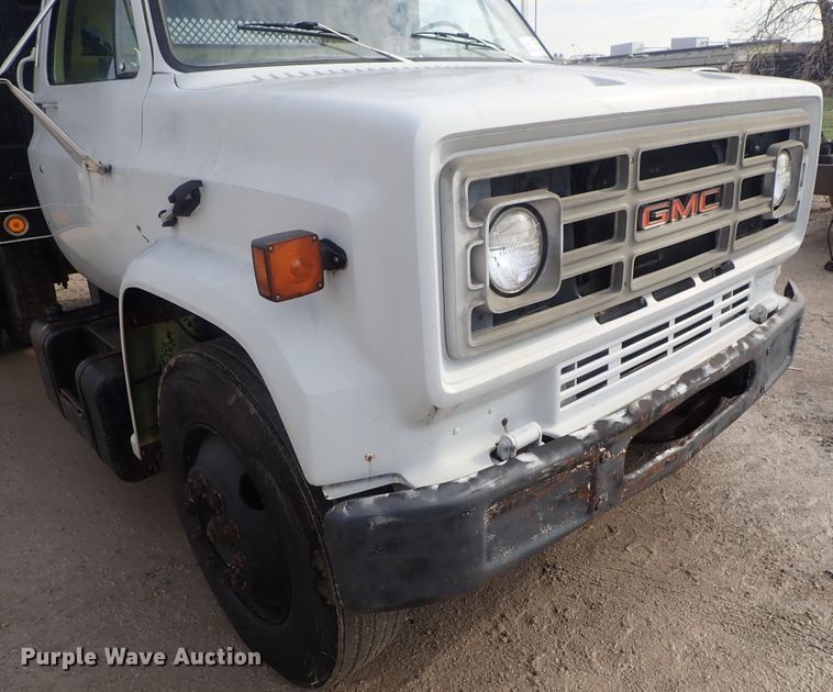 image for item DC3263 1988 GMC C6000 flatbed truck