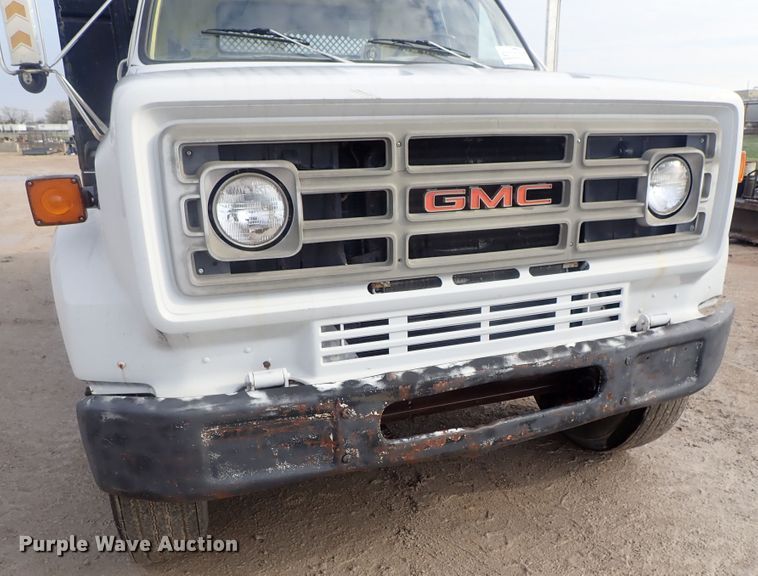 image for item DC3263 1988 GMC C6000 flatbed truck