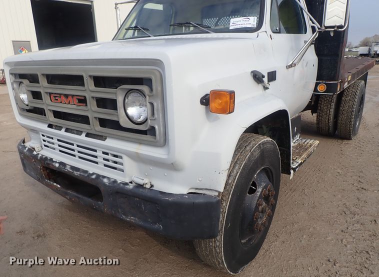 image for item DC3263 1988 GMC C6000 flatbed truck