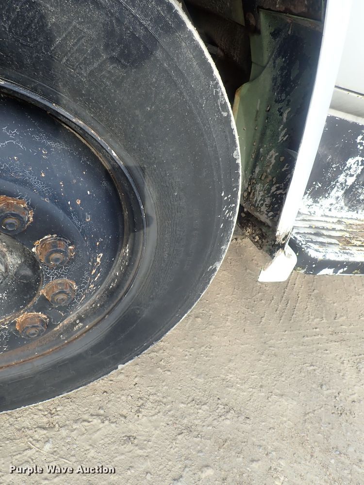 image for item DC3263 1988 GMC C6000 flatbed truck