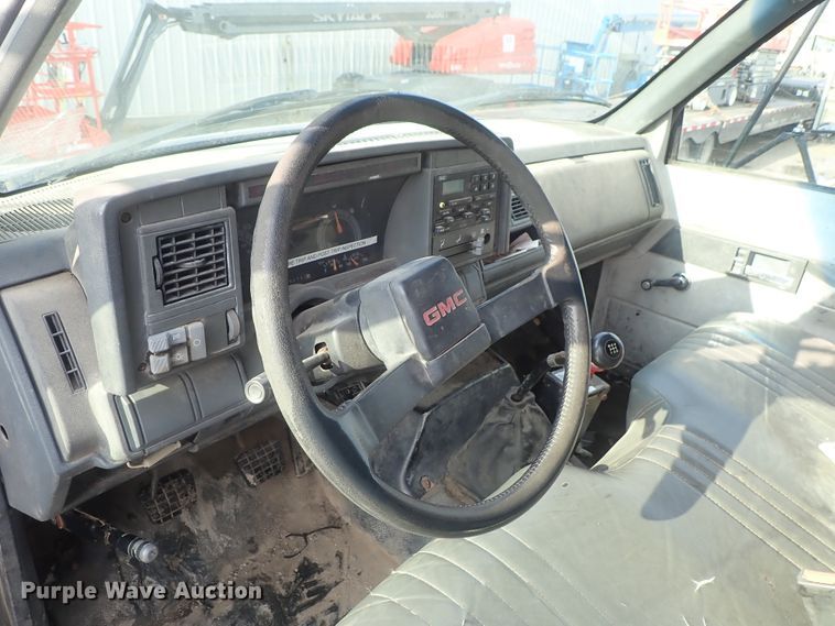 image for item DC3265 2000 GMC 7500 dump truck