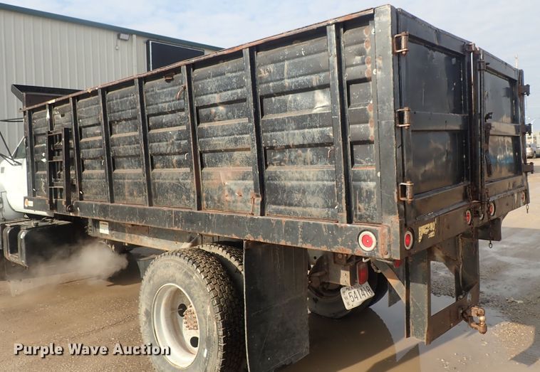 image for item DC3265 2000 GMC 7500 dump truck