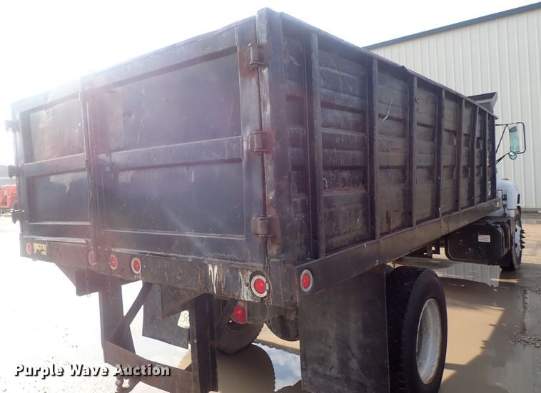 image for item DC3265 2000 GMC 7500 dump truck