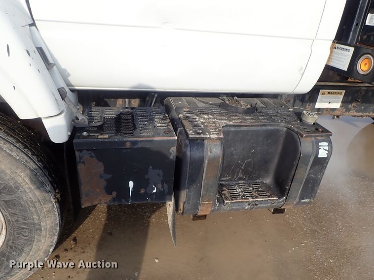 image for item DC3265 2000 GMC 7500 dump truck