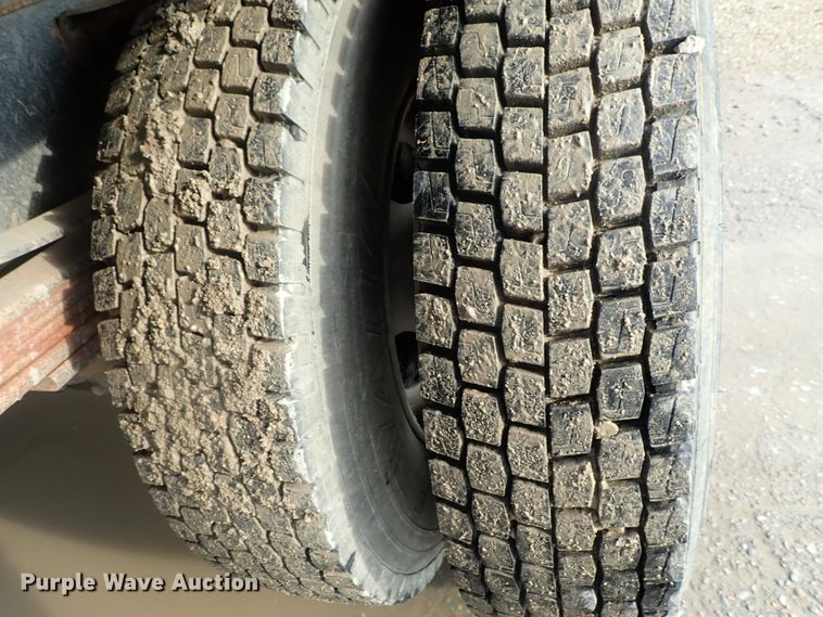 image for item DC3265 2000 GMC 7500 dump truck