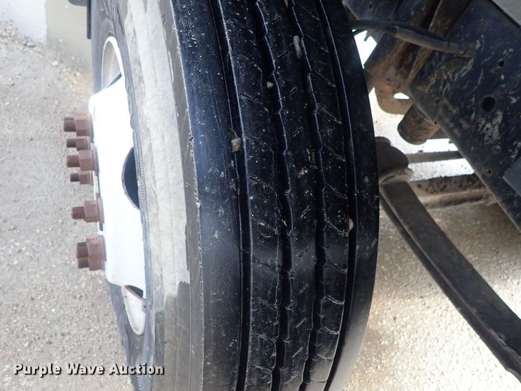 image for item DC3265 2000 GMC 7500 dump truck