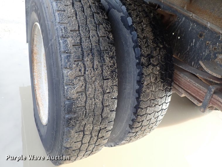 image for item DC3265 2000 GMC 7500 dump truck