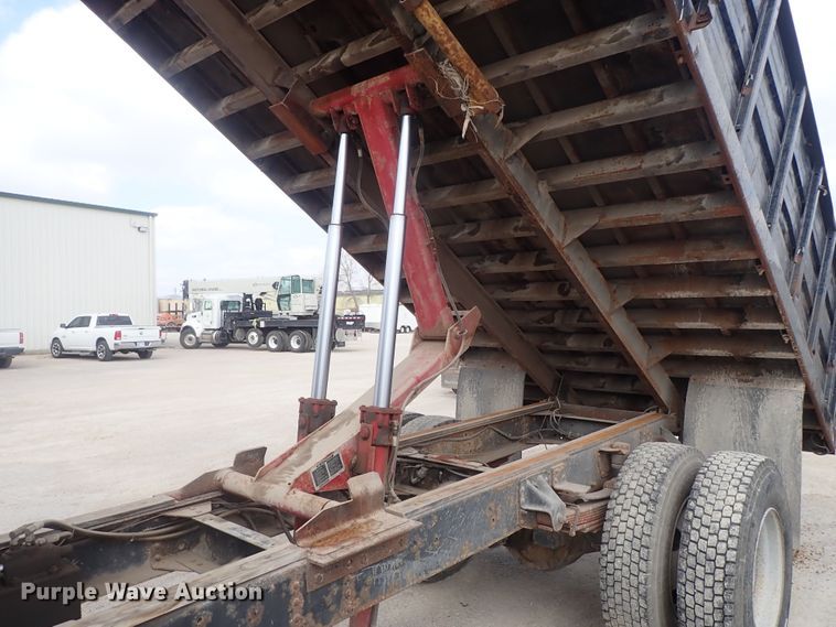 image for item DC3265 2000 GMC 7500 dump truck