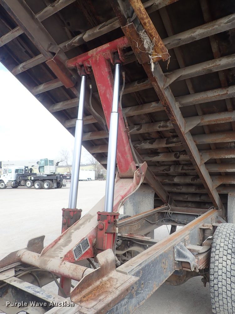 image for item DC3265 2000 GMC 7500 dump truck