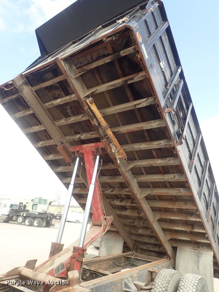 image for item DC3265 2000 GMC 7500 dump truck