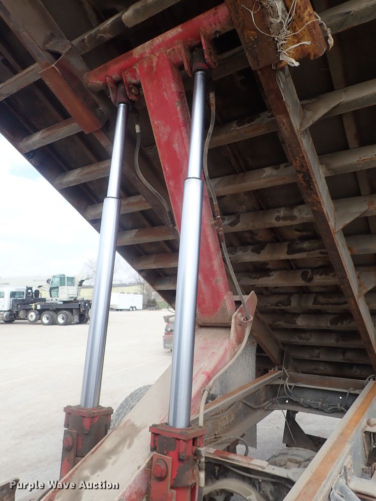 image for item DC3265 2000 GMC 7500 dump truck