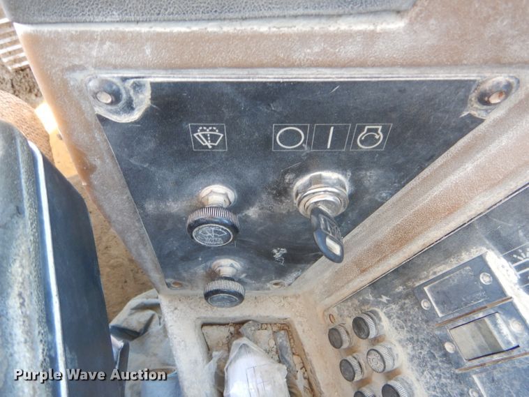 image for item DF3067 1993 Caterpillar 960F  wheel loader